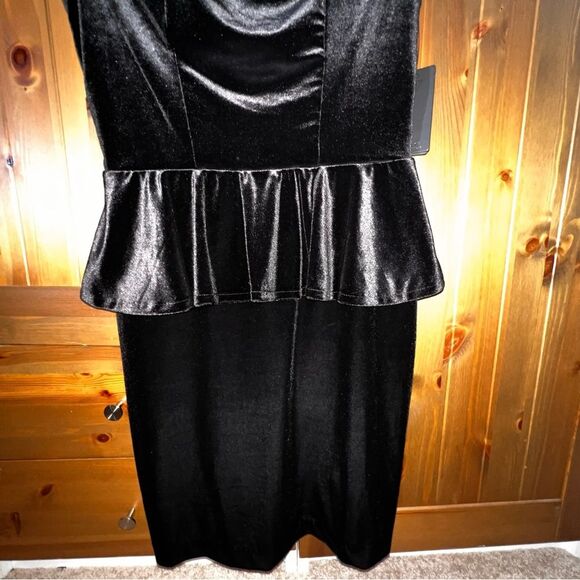 NWT GUESS Velvet Studded Shoulder Peplum Dress - Size 8 - Picture 5 of 8